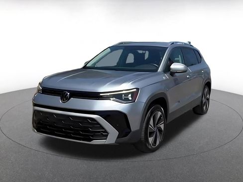 Used 2025 Volkswagen Taos SE image 7