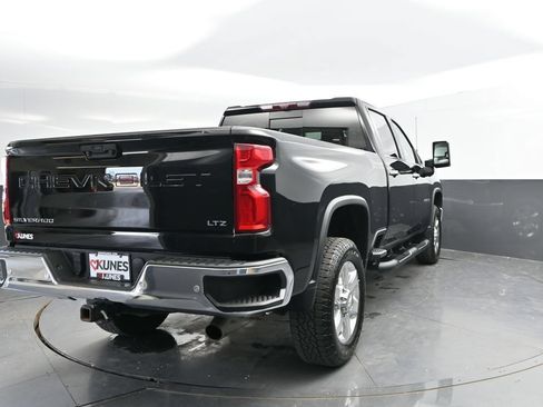 Used 2021 Chevrolet Silverado 2500 LTZ w/ LTZ Premium Package AWD/4WD image 7