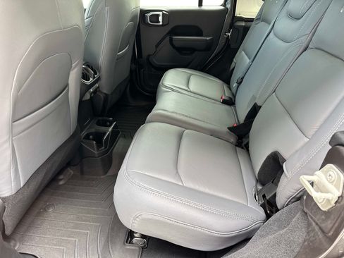 Used 2024 Jeep Wrangler Unlimited Sport AWD/4WD image 14