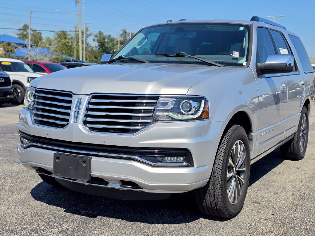 Used 2017 Lincoln Navigator Select RWD image 13