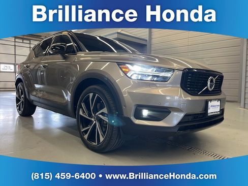 Used 2022 Volvo XC40 T5 R-Design w/ Advanced Package image 1