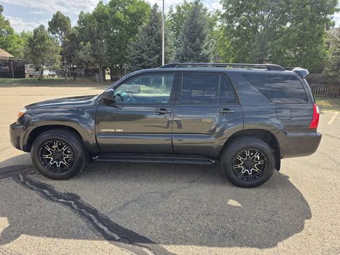 Used 2007 Toyota 4Runner Limited AWD/4WD image 2