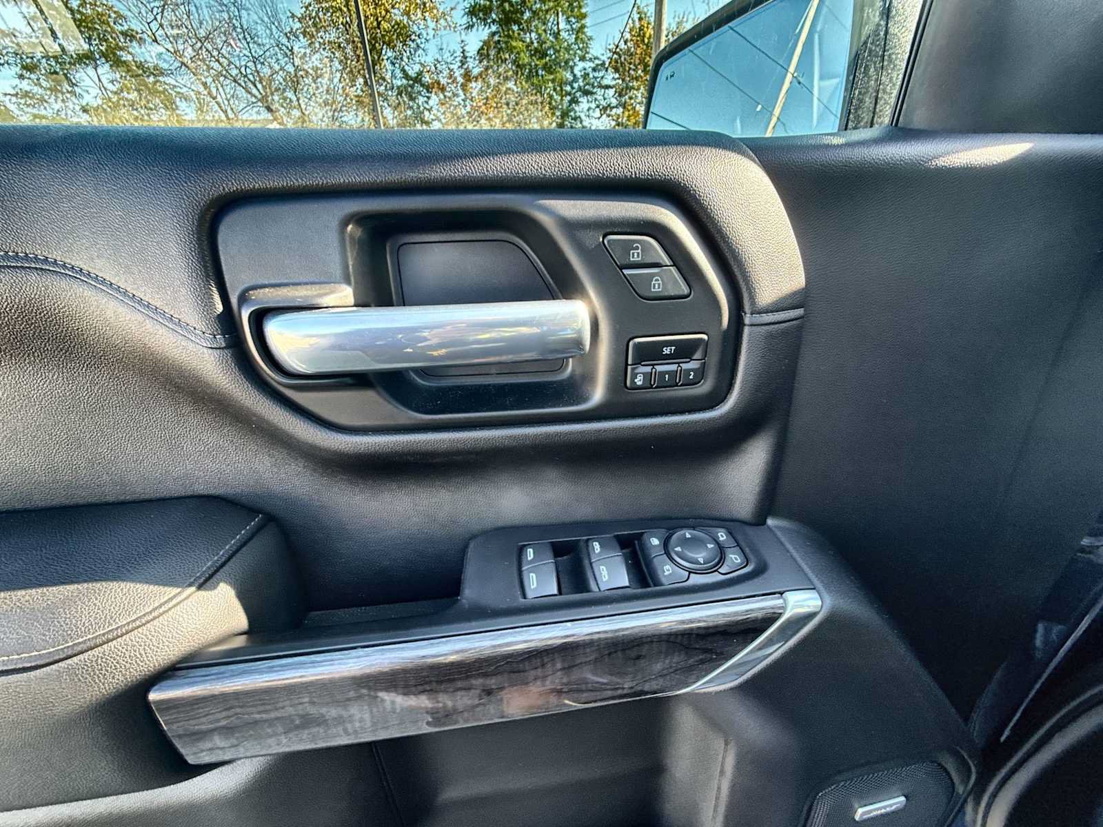 Certified 2020 Chevrolet Silverado 1500 LTZ w/ LTZ Premium Package AWD/4WD image 24