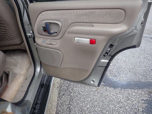 Used 1999 Chevrolet Tahoe Z71 w/ Preferred Equipment Group image 30