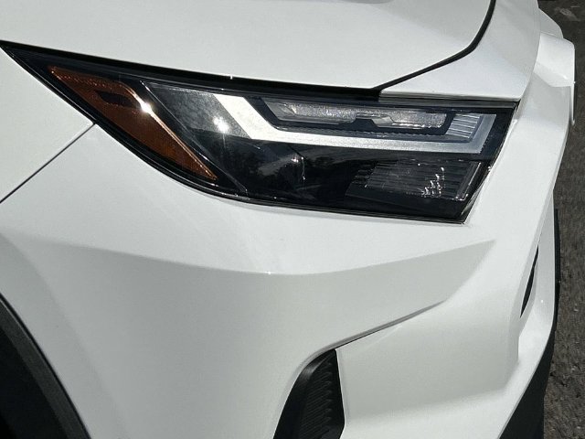 Used 2022 Toyota RAV4 XLE AWD/4WD image 10