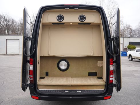 Used 2013 Mercedes-Benz Sprinter 2500 image 38