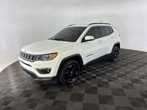 Used 2020 Jeep Compass Latitude w/ Cold Weather Group AWD/4WD image 3
