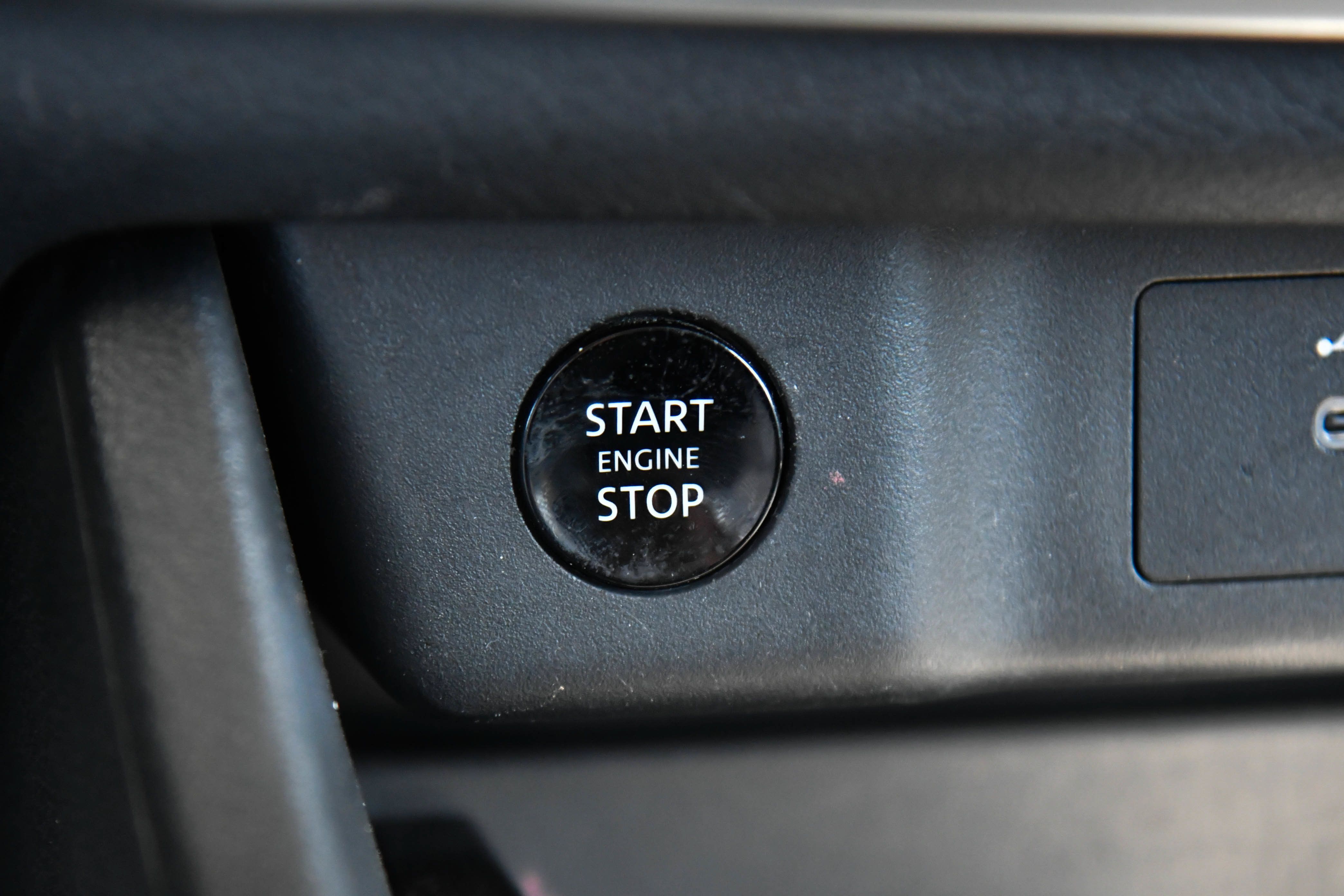 Used 2025 Nissan Rogue SV AWD/4WD image 28