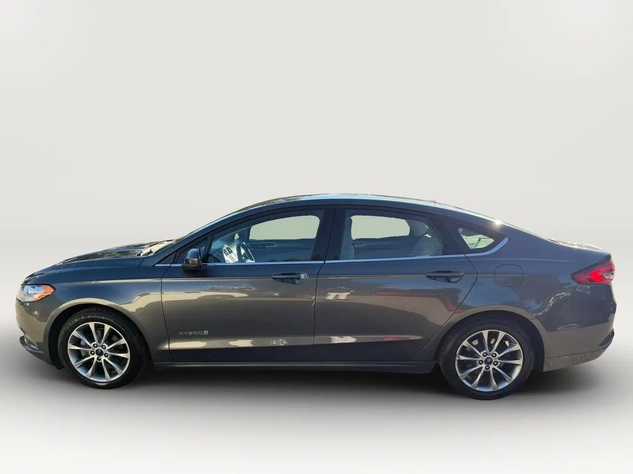 Used 2017 Ford Fusion S FWD image 4