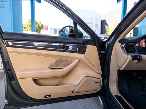 Certified 2023 Porsche Panamera Platinum Edition image 38