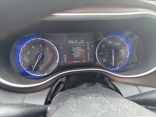 Used 2018 Chrysler Pacifica Touring-L FWD image 18