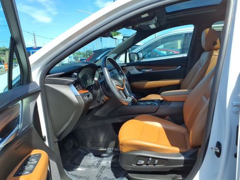 Certified 2023 Cadillac XT5 Premium Luxury FWD image 17