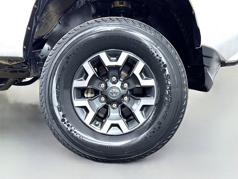 Used 2020 Toyota Tacoma SR image 40