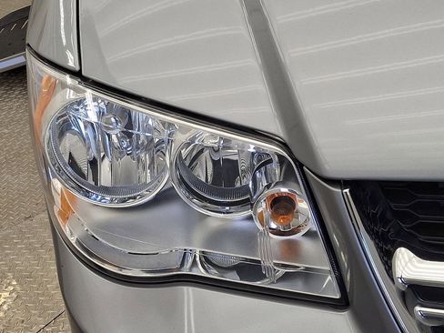 Used 2019 Dodge Grand Caravan SXT FWD image 27