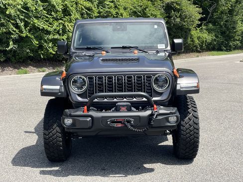 Used 2025 Jeep Gladiator Mojave AWD/4WD image 3