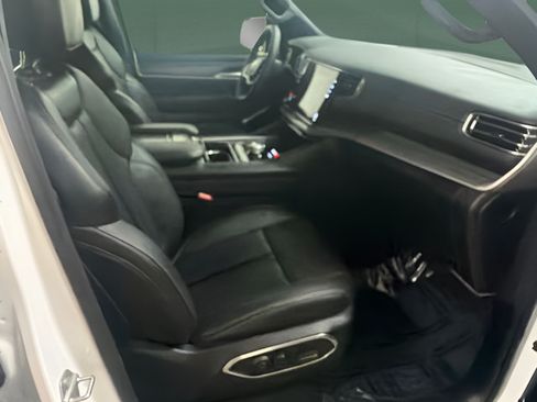 Used 2024 Jeep Wagoneer Series II w/ Flexible Seating Group RWD image 16