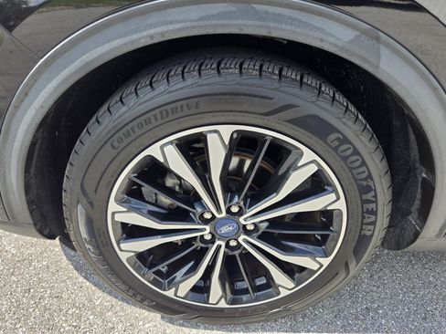 Used 2022 Ford Escape SE w/ SE Sport Appearance Package FWD image 19