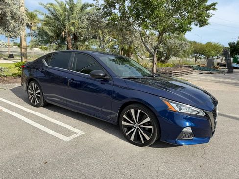 Used 2022 Nissan Altima 2.5 SR FWD image 9