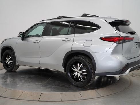 Used 2023 Toyota Highlander XSE image 5