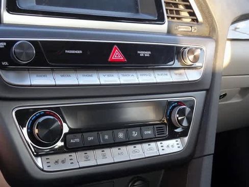 Used 2018 Hyundai Sonata Limited image 12