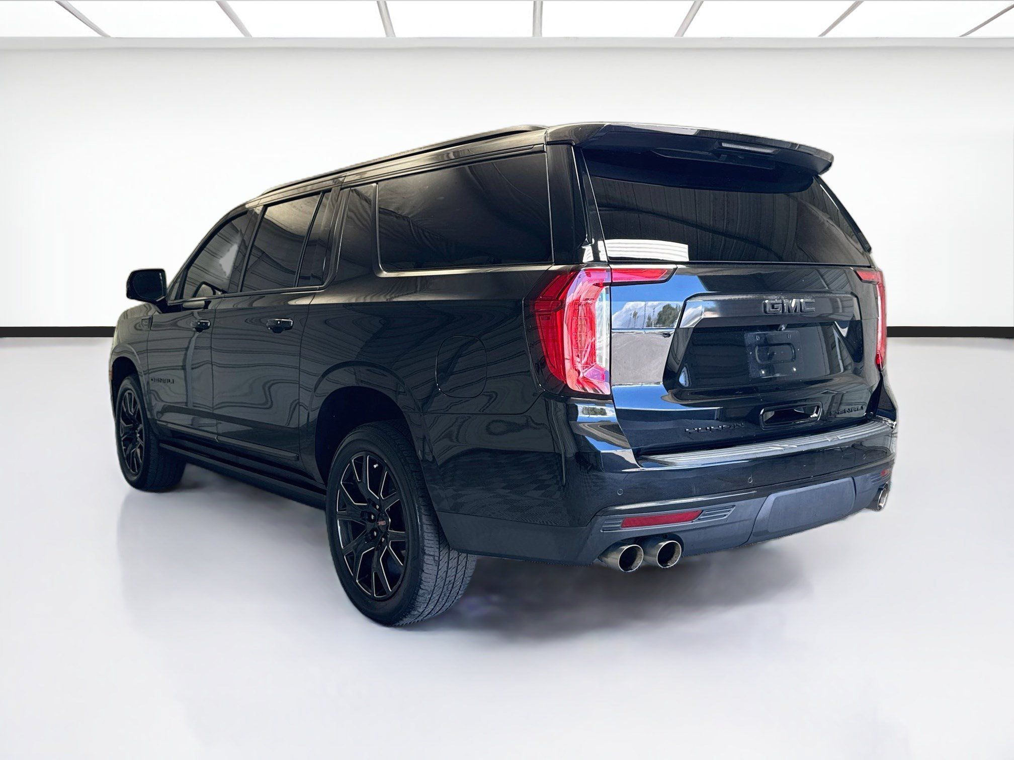 Used 2023 GMC Yukon XL Denali RWD image 6