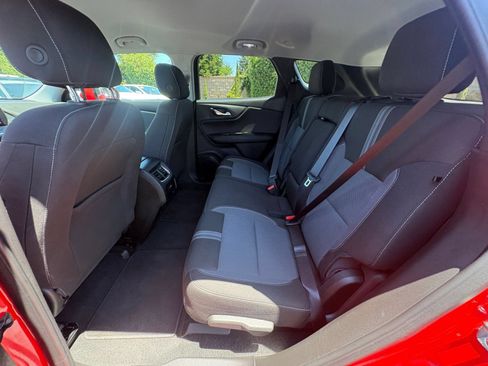 Used 2025 Chevrolet Blazer LT FWD image 28