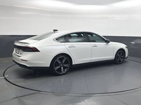 Used 2023 Honda Accord Sport image 4