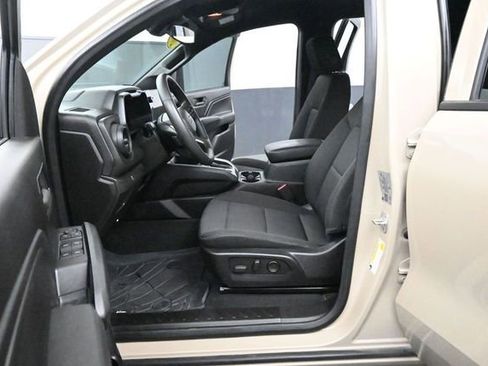 Used 2024 Chevrolet Colorado Trail Boss w/ LPO, Dark Essentials Package AWD/4WD image 9