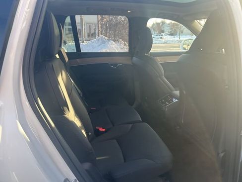 Used 2025 Volvo XC90 B6 Plus image 10