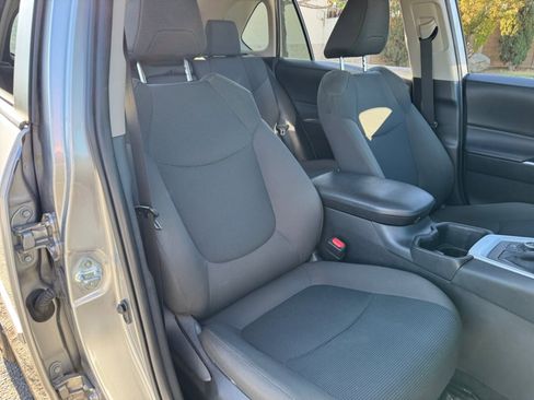 Used 2023 Toyota RAV4 LE image 19