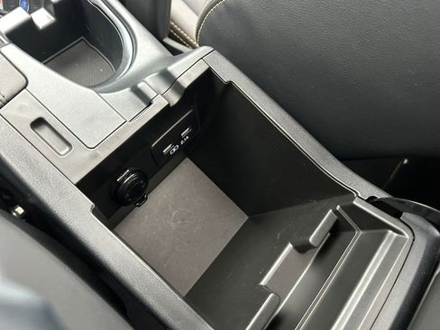 Used 2022 Subaru Crosstrek 2.5i Sport w/ Moonroof Package image 38