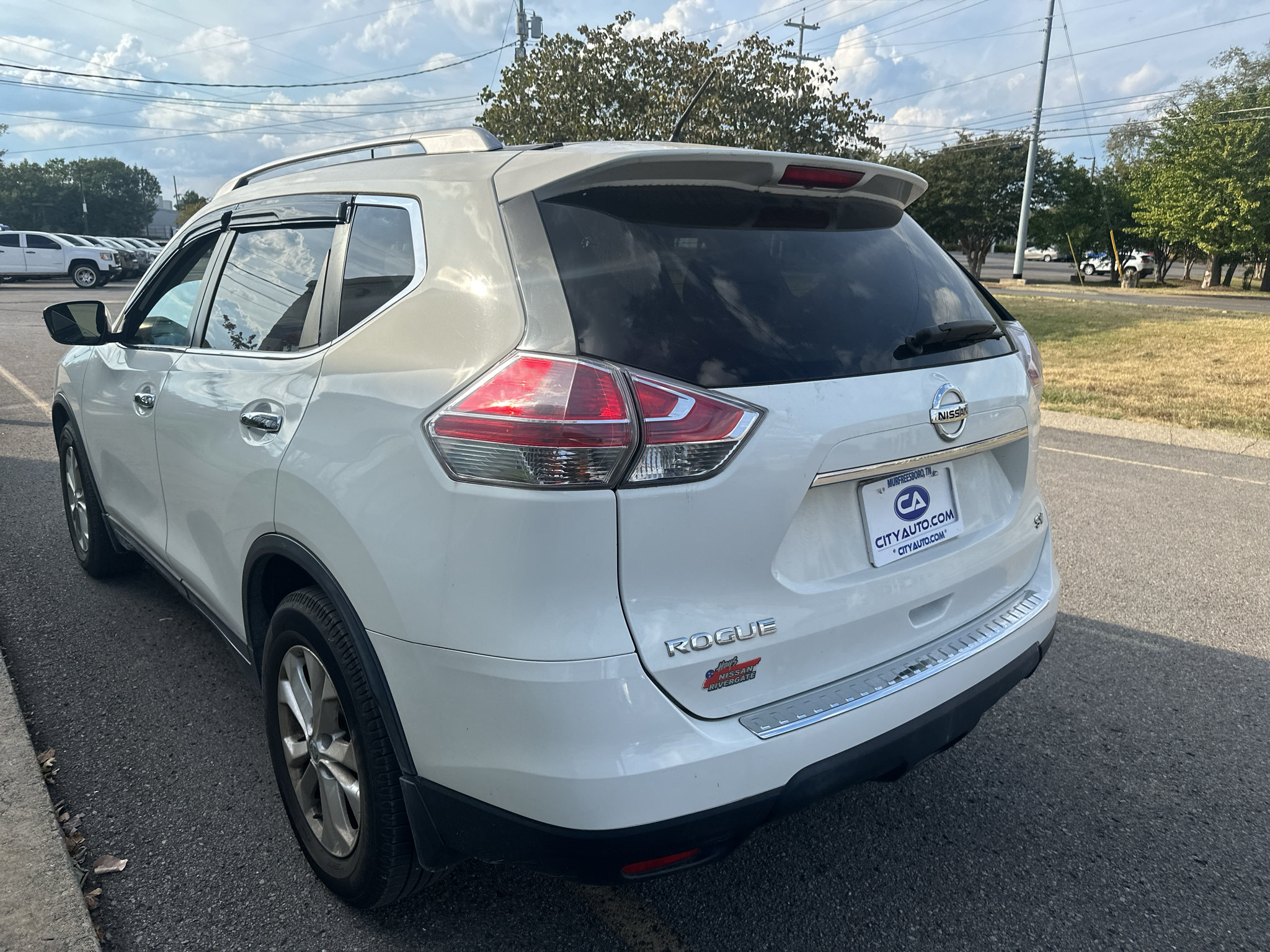 Used 2015 Nissan Rogue SV FWD image 6