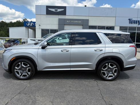 Used 2025 Hyundai Palisade SEL FWD image 4