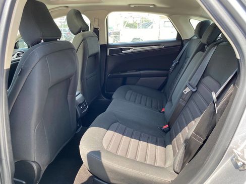 Used 2020 Ford Fusion SE image 11