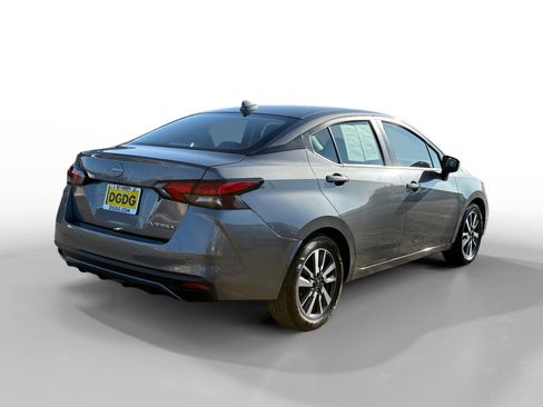 Used 2023 Nissan Versa SV image 5