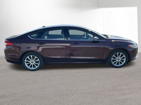 Used 2017 Ford Fusion SE image 32
