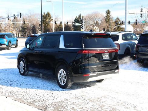 Used 2023 Kia Carnival LX image 4