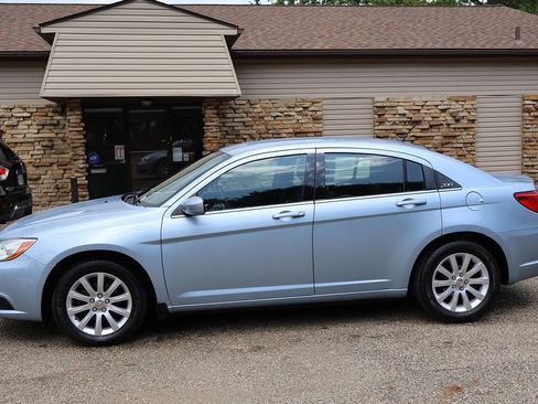 Used 2013 Chrysler 200 Touring FWD image 6
