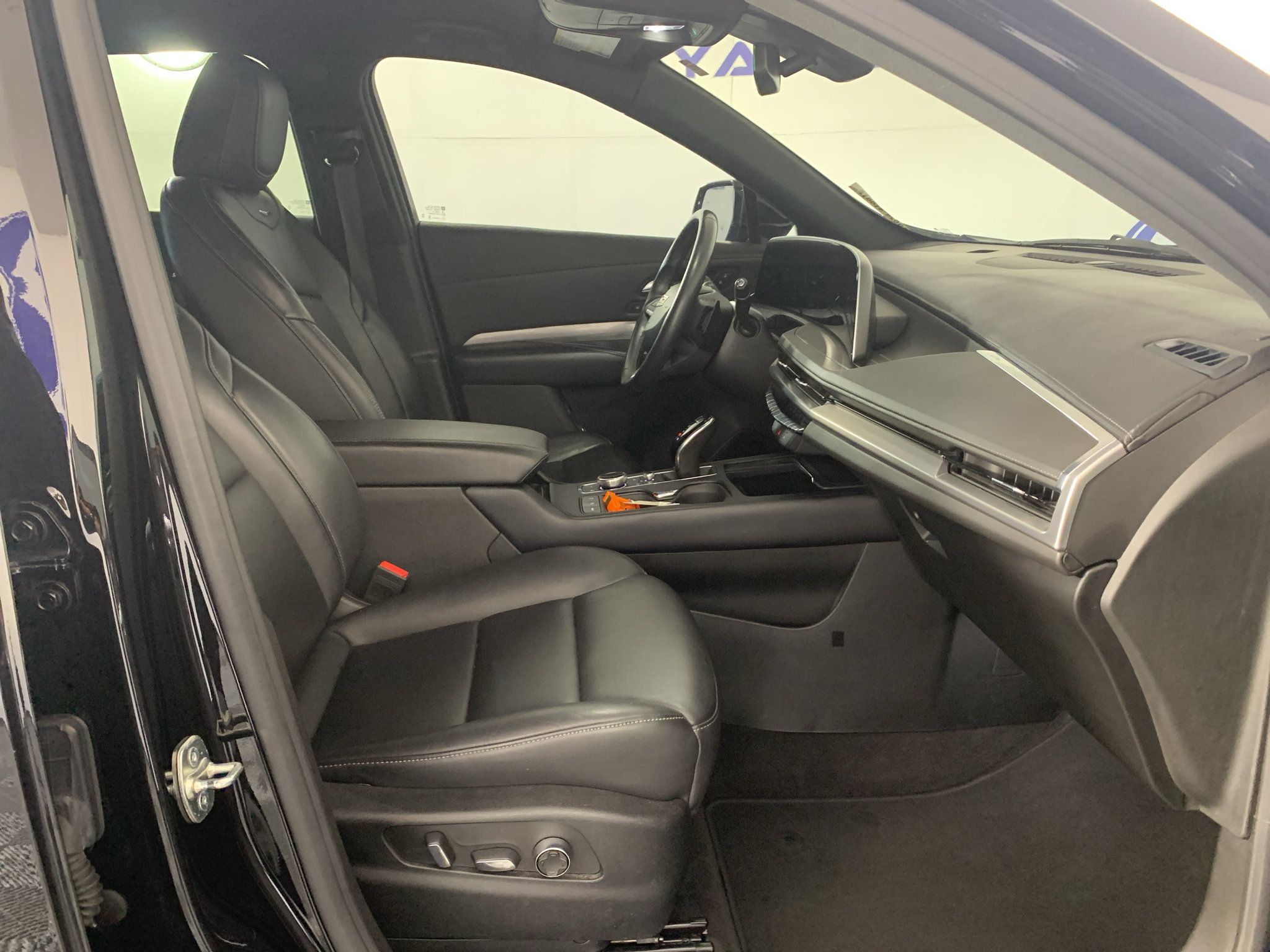Used 2024 Cadillac XT4 Premium Luxury AWD/4WD image 40