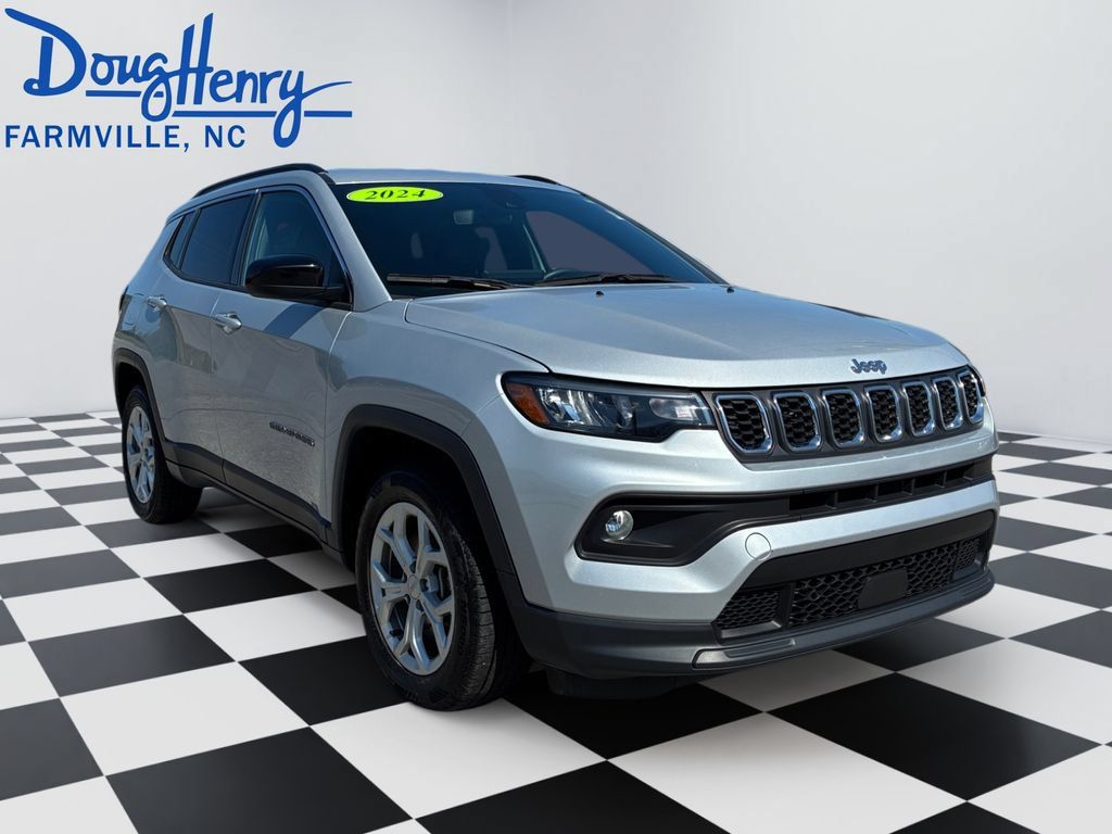 Used 2024 Jeep Compass Latitude AWD/4WD image 7