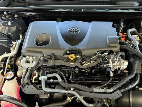 Used 2025 Toyota Camry LE image 33