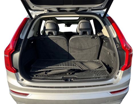 Certified 2022 Volvo XC90 T6 Momentum w/ Advanced Package image 5