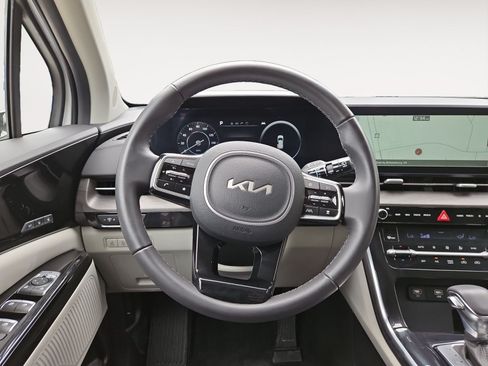 Used 2024 Kia Carnival SX FWD image 12