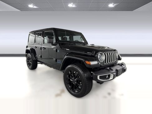 Used 2025 Jeep Wrangler Unlimited Sahara w/ Safety Group AWD/4WD image 7