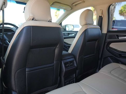 Used 2018 Ford Edge SEL w/ Equipment Group 201A FWD image 13