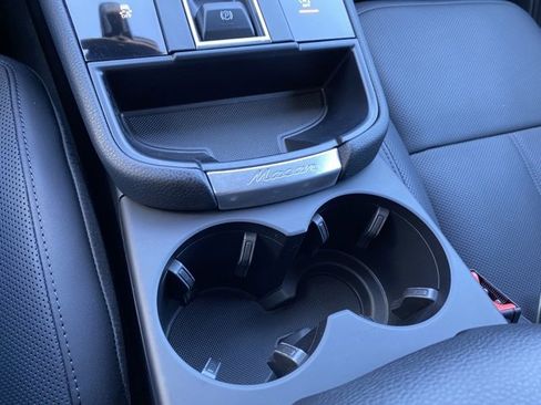 Certified 2025 Porsche Macan image 18