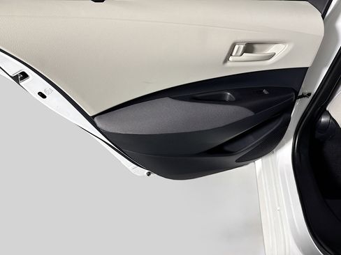 Used 2025 Toyota Corolla LE image 25