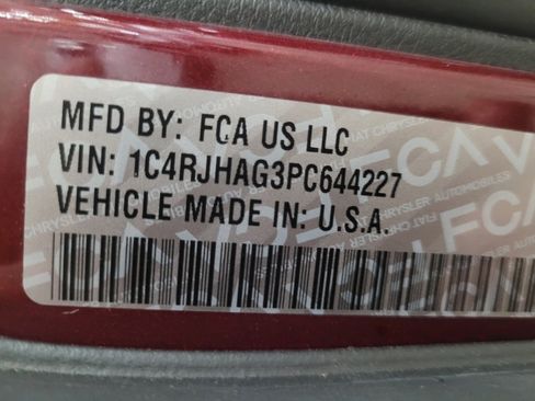 Used 2023 Jeep Grand Cherokee Laredo AWD/4WD image 33