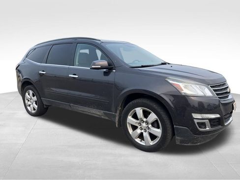 Used 2016 Chevrolet Traverse LT w/ Style and Technology Package FWD image 2
