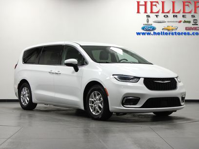 Used 2023 Chrysler Pacifica Touring-L